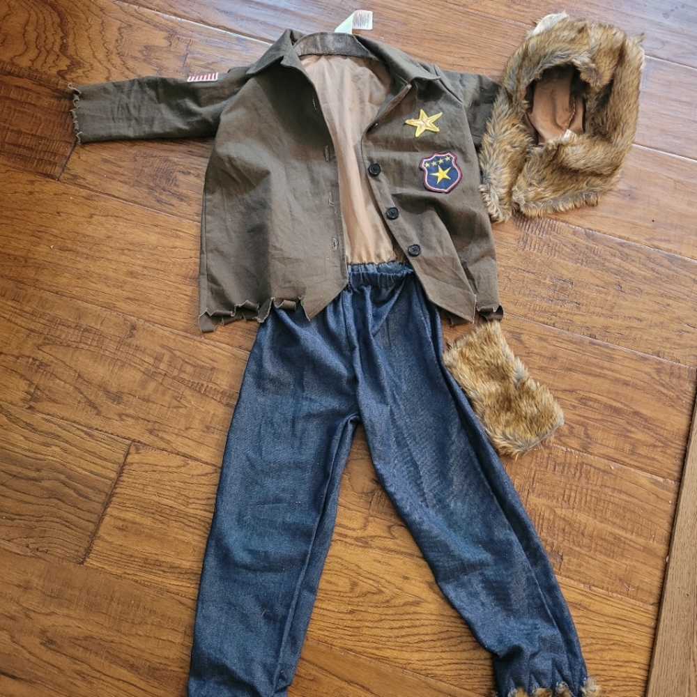 Pottery barn kids warewolf costume 7/8